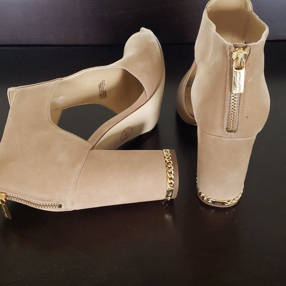Shoes - Picture 2 of 3